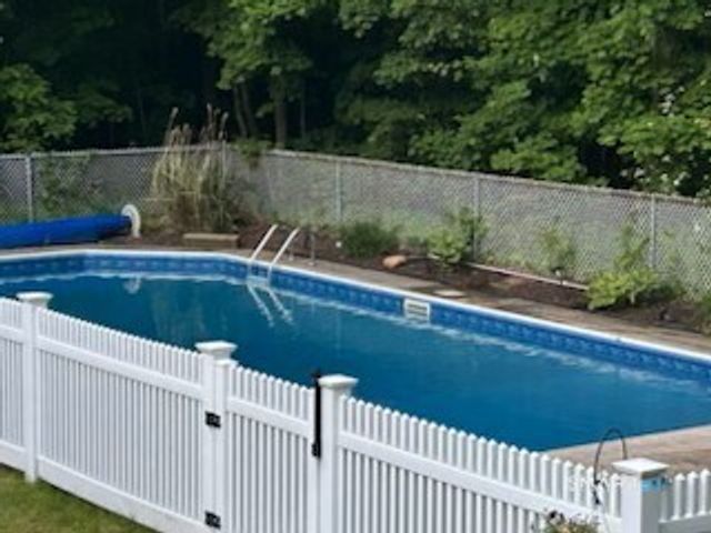 15 County Road, North Branford, CT 06471