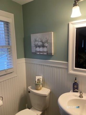 15 County Road, North Branford, CT 06471