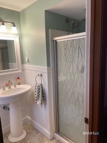 15 County Road, North Branford, CT 06471