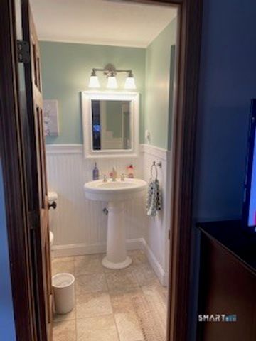 15 County Road, North Branford, CT 06471