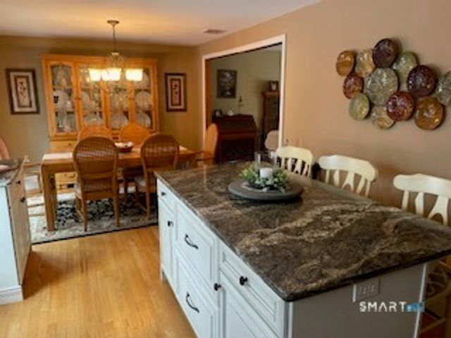 15 County Road, North Branford, CT 06471