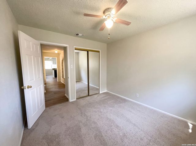 7411 SHADY HOLLOW LN, San Antonio, TX 78255