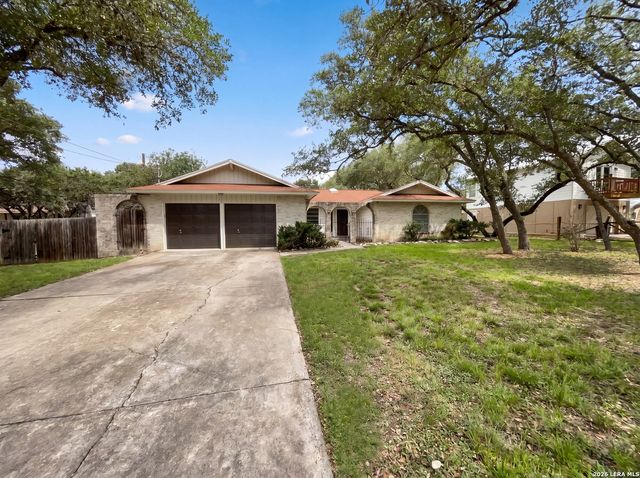 7411 SHADY HOLLOW LN, San Antonio, TX 78255