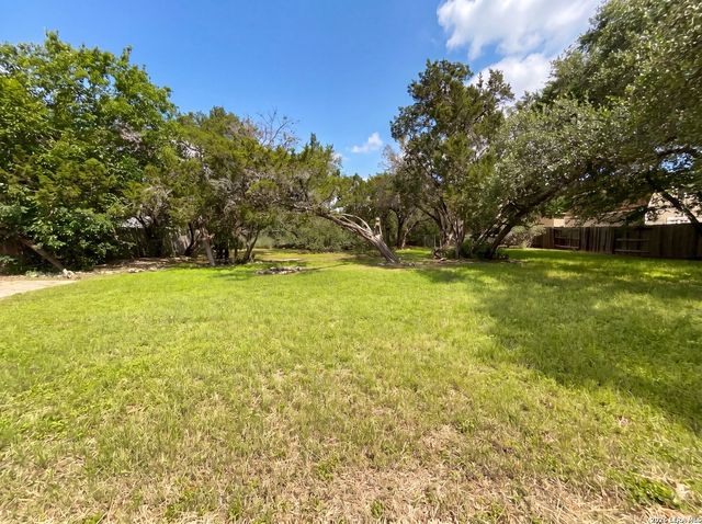 7411 SHADY HOLLOW LN, San Antonio, TX 78255