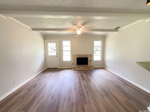 7411 SHADY HOLLOW LN, San Antonio, TX 78255