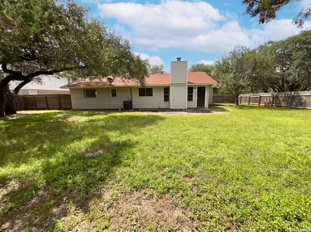 7411 SHADY HOLLOW LN, San Antonio, TX 78255