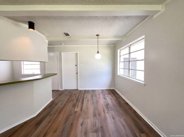 7411 SHADY HOLLOW LN, San Antonio, TX 78255