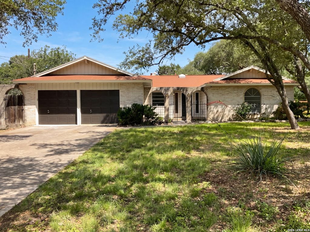 7411 SHADY HOLLOW LN, San Antonio, TX 78255