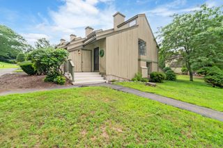 380 Old Waterbury Road Apt 12, Southbury, CT 06488