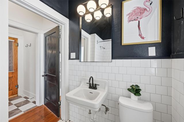 702 N Bishop Avenue 4, Dallas, TX 75208