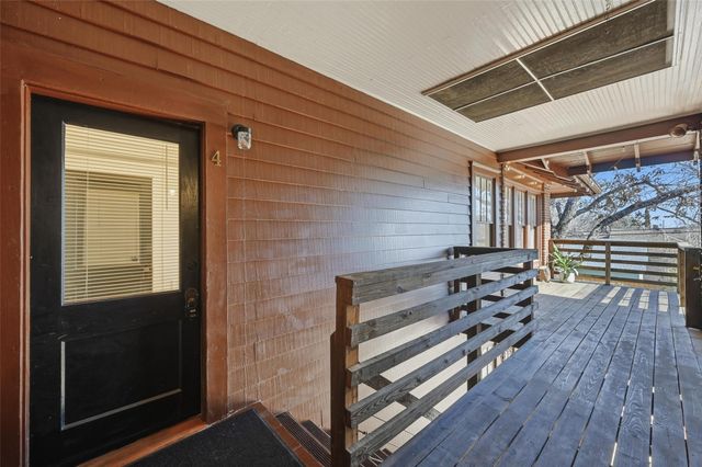 702 N Bishop Avenue 4, Dallas, TX 75208