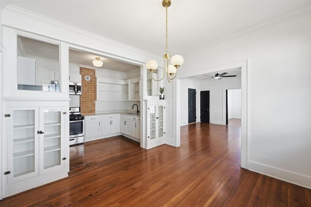 702 N Bishop Avenue 4, Dallas, TX 75208