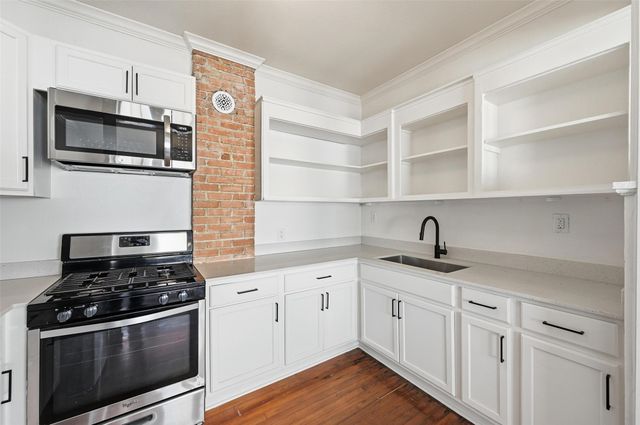 702 N Bishop Avenue 4, Dallas, TX 75208