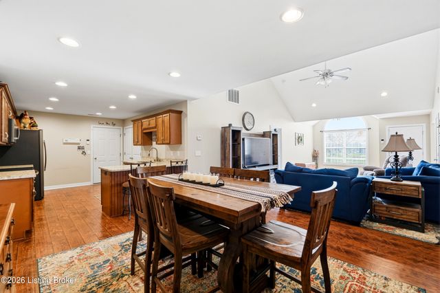 182 W Woodlake Cir, Mt Washington, KY 40047