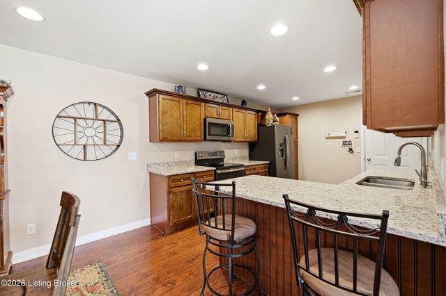 182 W Woodlake Cir, Mt Washington, KY 40047