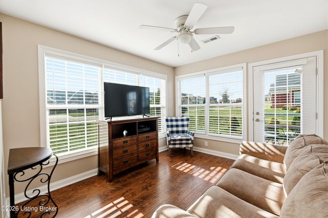 182 W Woodlake Cir, Mt Washington, KY 40047