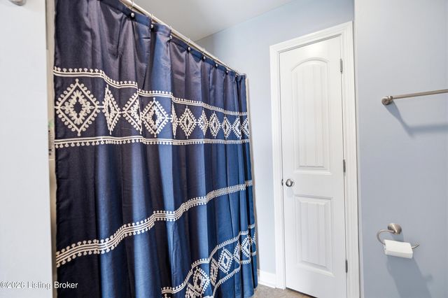 182 W Woodlake Cir, Mt Washington, KY 40047