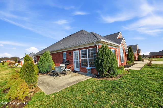 182 W Woodlake Cir, Mt Washington, KY 40047