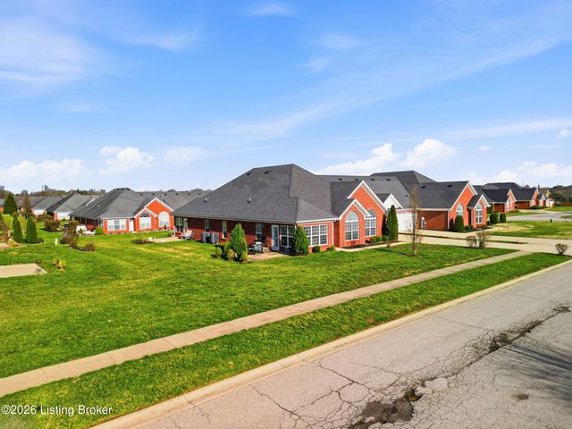 182 W Woodlake Cir, Mt Washington, KY 40047