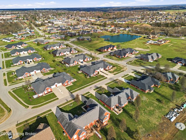 182 W Woodlake Cir, Mt Washington, KY 40047