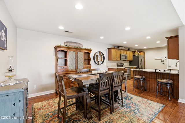 182 W Woodlake Cir, Mt Washington, KY 40047