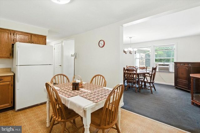 58 ORCHARD RD, Fleetwood, PA 19522