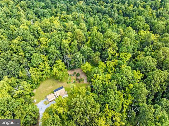 58 ORCHARD RD, Fleetwood, PA 19522
