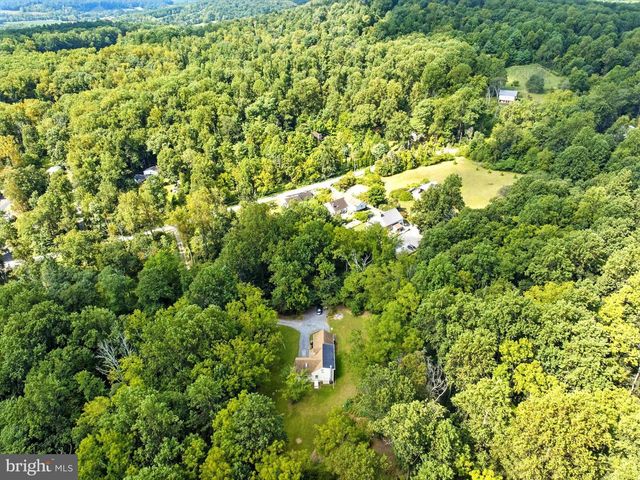 58 ORCHARD RD, Fleetwood, PA 19522