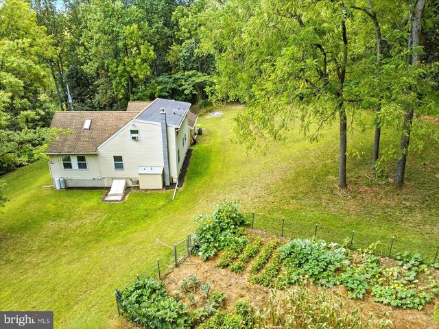 58 ORCHARD RD, Fleetwood, PA 19522