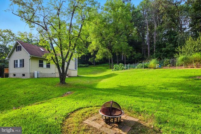 58 ORCHARD RD, Fleetwood, PA 19522