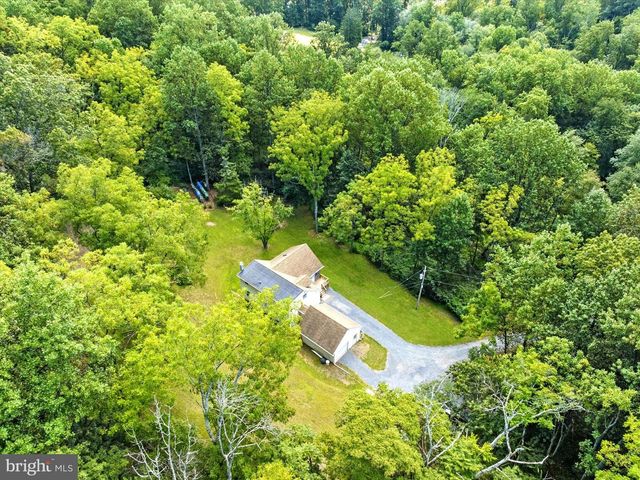 58 ORCHARD RD, Fleetwood, PA 19522