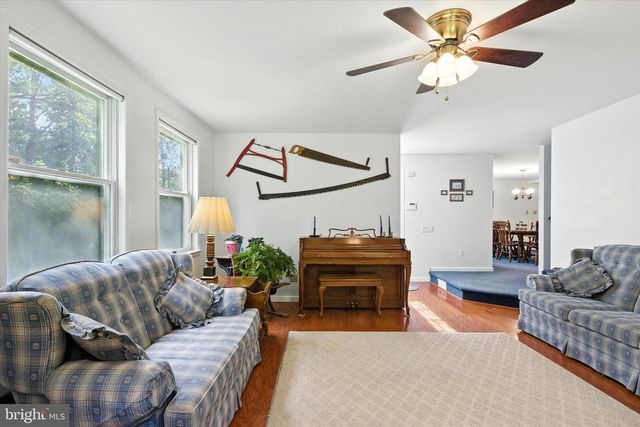 58 ORCHARD RD, Fleetwood, PA 19522