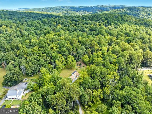 58 ORCHARD RD, Fleetwood, PA 19522