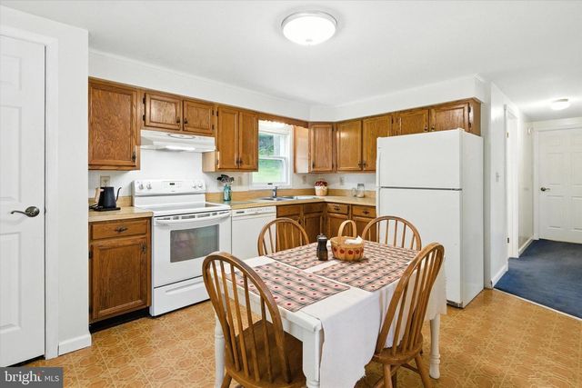 58 ORCHARD RD, Fleetwood, PA 19522