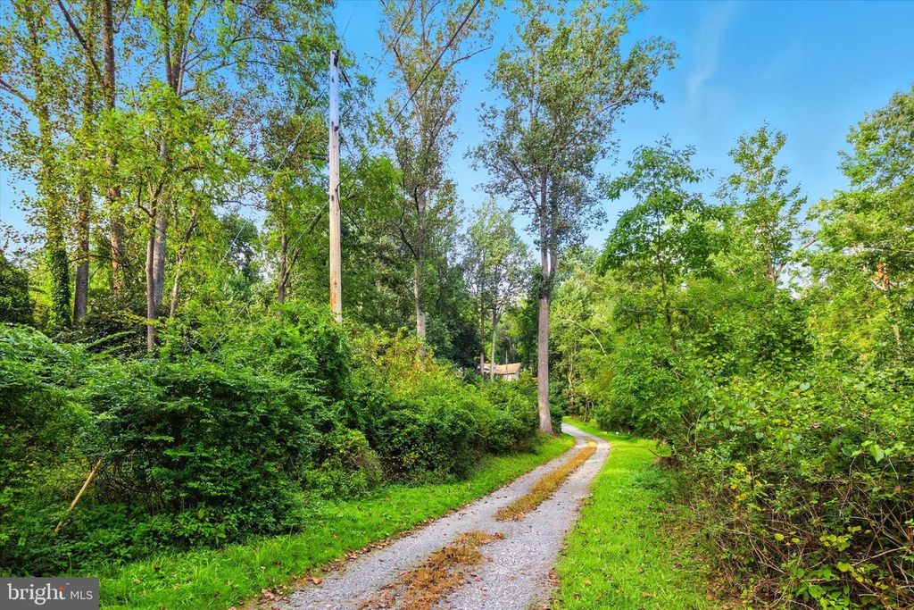 58 ORCHARD RD, Fleetwood, PA 19522
