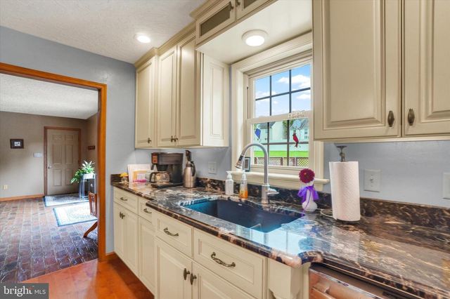 441 SCHOOL RD, York, PA 17407