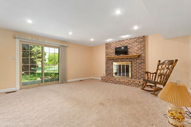 1570 W Goldengate Drive, Addison, IL 60101