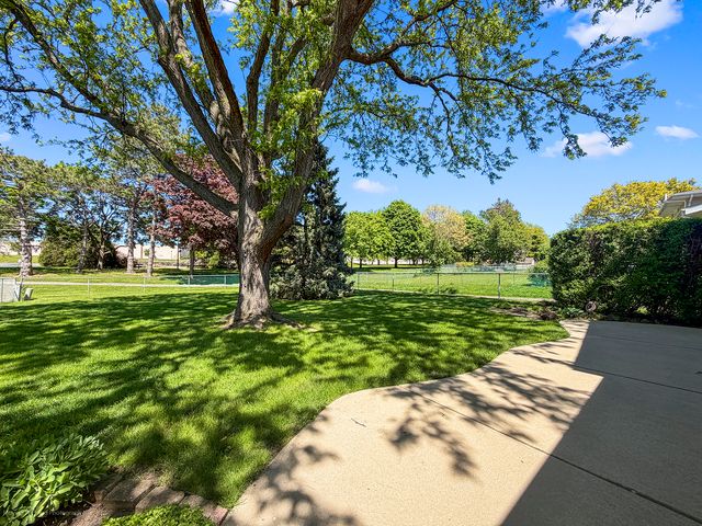 1570 W Goldengate Drive, Addison, IL 60101