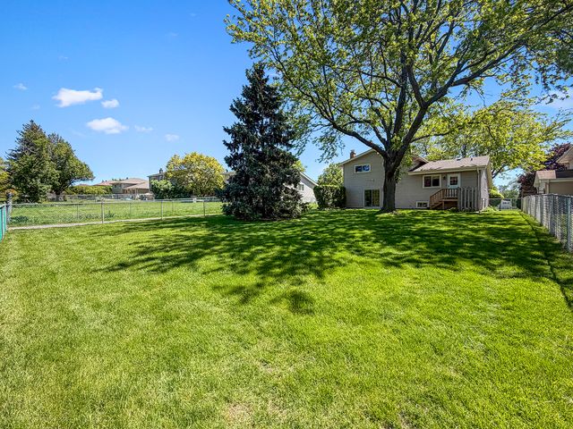 1570 W Goldengate Drive, Addison, IL 60101