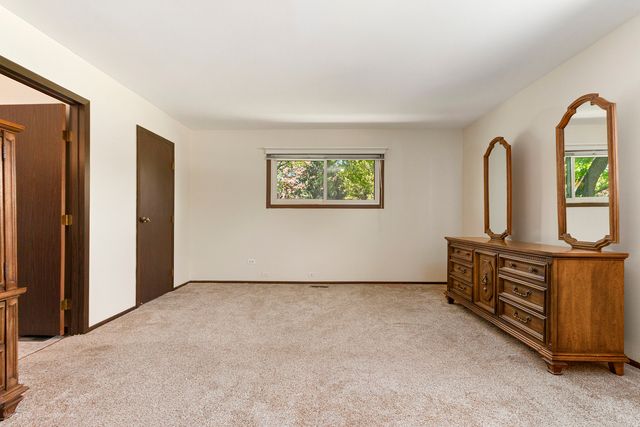 1570 W Goldengate Drive, Addison, IL 60101