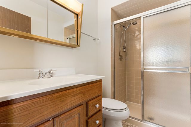 1570 W Goldengate Drive, Addison, IL 60101