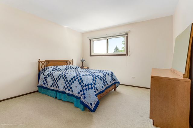 1570 W Goldengate Drive, Addison, IL 60101