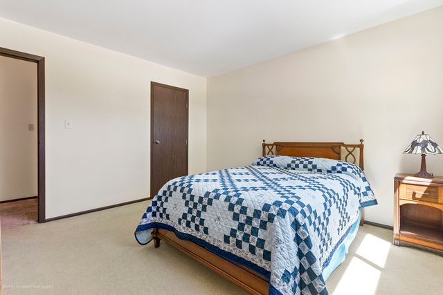 1570 W Goldengate Drive, Addison, IL 60101