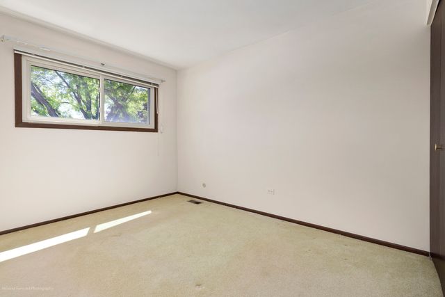 1570 W Goldengate Drive, Addison, IL 60101