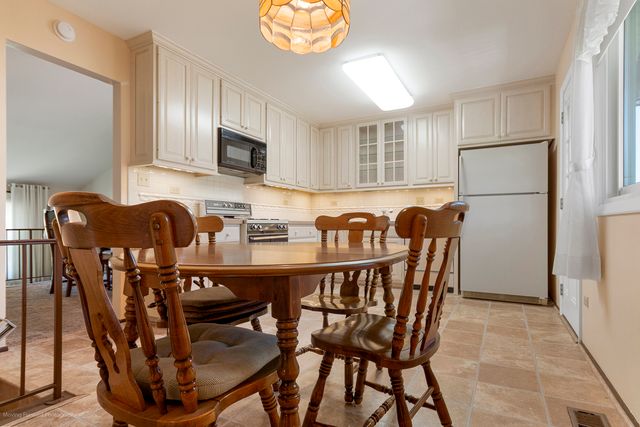 1570 W Goldengate Drive, Addison, IL 60101