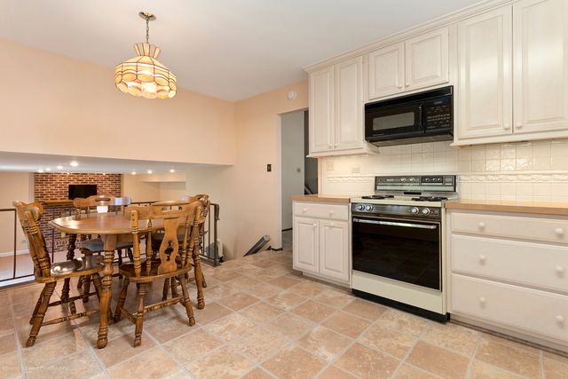 1570 W Goldengate Drive, Addison, IL 60101
