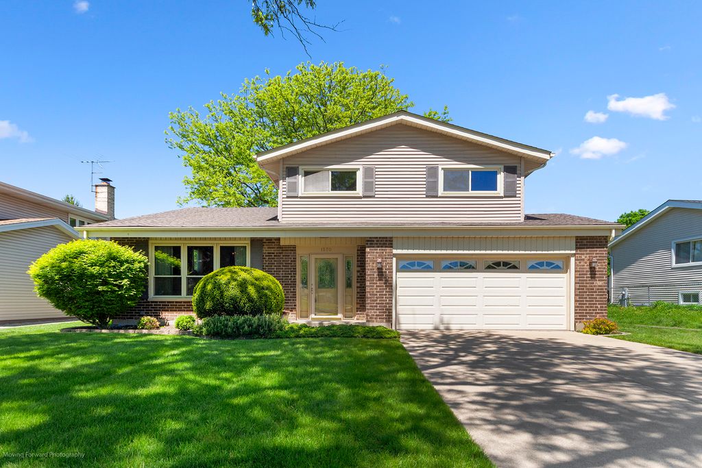 1570 W Goldengate Drive, Addison, IL 60101