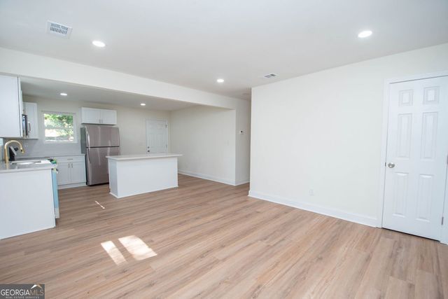 618 S Harlem Circle, Lagrange, GA 30241