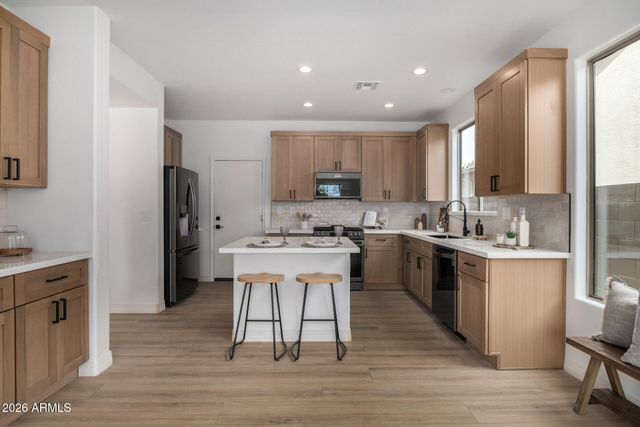 1821 W KURALT Drive, Anthem, AZ 85086