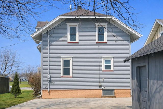 7211 18th AVENUE, Kenosha, WI 53143